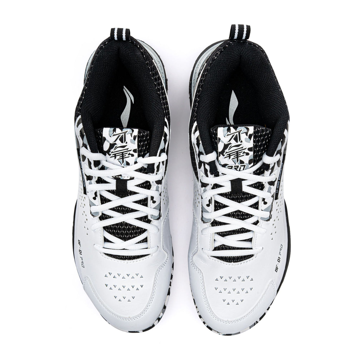 Blade Pro (Standard White/Black sleet)